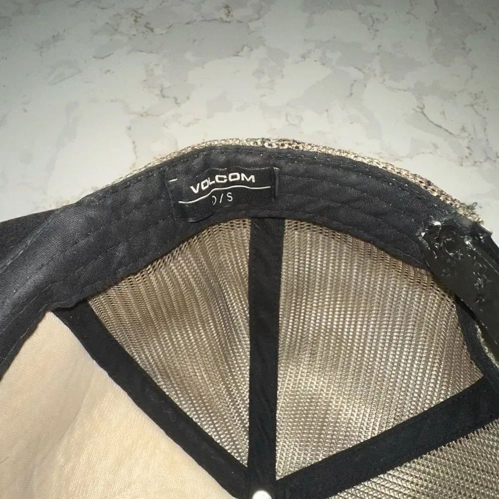 Camo Volcom Men’s SnapBack - Picture 6 of 7